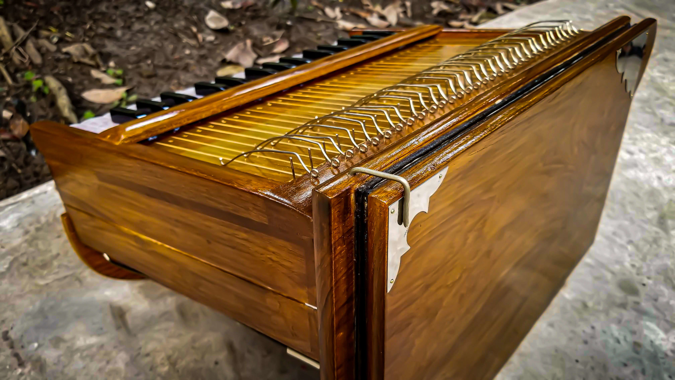 Premium harmonium 4 lines of Jubilate German reeds! Kirtan Pro